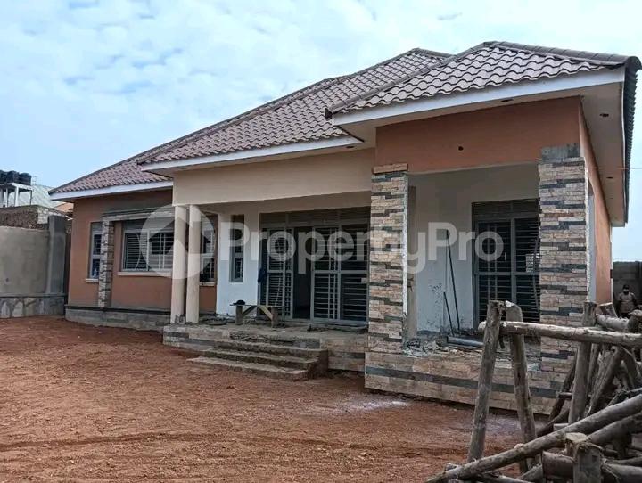 4 bedroom Bungalow Apartment for sale Mbalwa  Kampala Central Kampala Central - 0