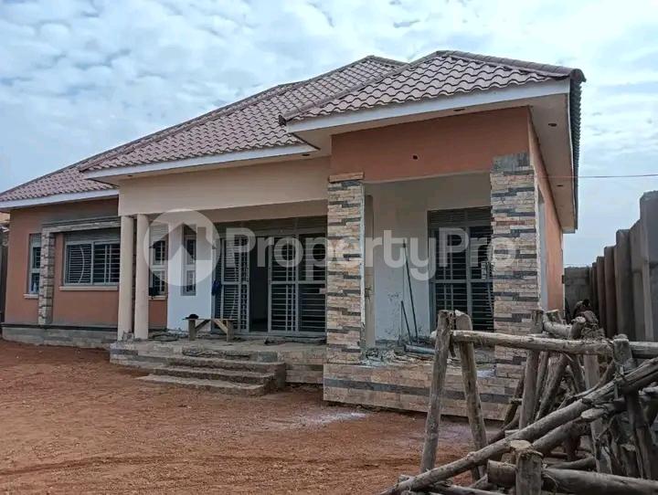4 bedroom Bungalow Apartment for sale Mbalwa  Kampala Central Kampala Central - 4