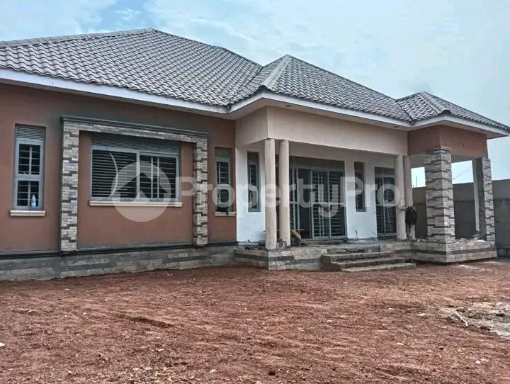 4 bedroom Bungalow Apartment for sale Mbalwa  Kampala Central Kampala Central - 3