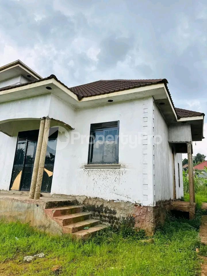 4 bedroom Bungalow Apartment for sale Namugongo joggo Kampala Central Kampala Central - 0
