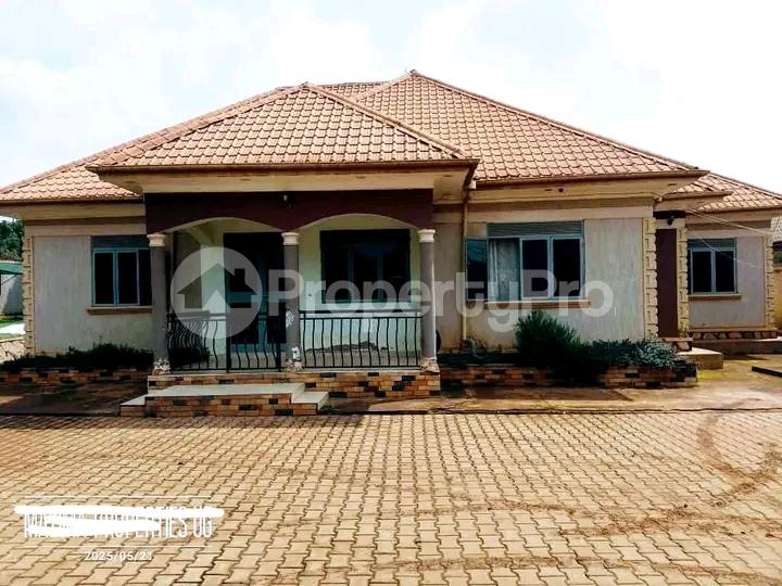 5 bedroom Apartment for sale Namugongo road  Kampala Central Kampala Central - 0