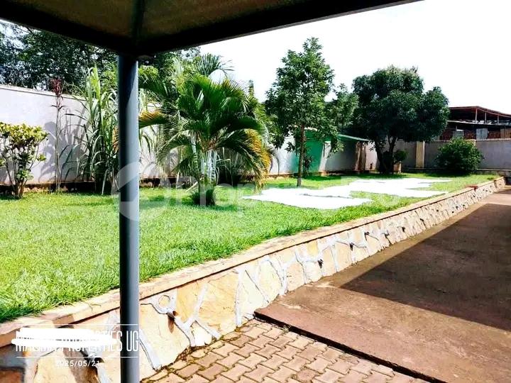 5 bedroom Apartment for sale Namugongo road  Kampala Central Kampala Central - 1