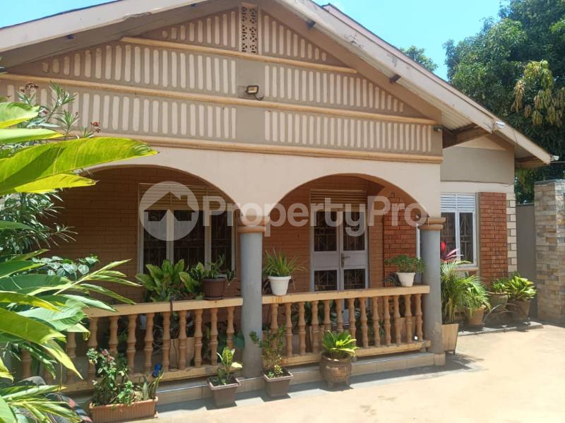 Villa for sale Seeta namilyango road  Goma Mukono Central