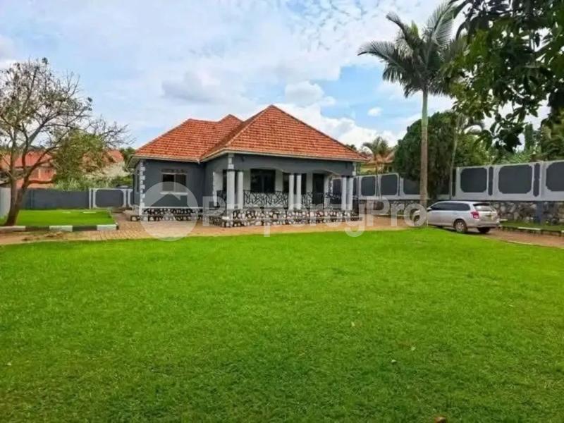 4 bedroom Villa for sale Seguku nalumunye  Kampala Central Kampala Central