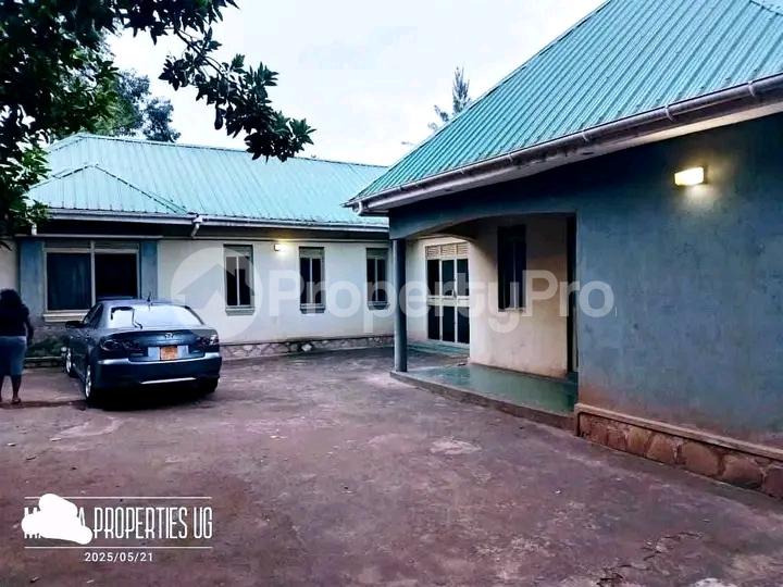 4 bedroom Bungalow Apartment for sale Wakiso nkoowe Wakiso Central - 2
