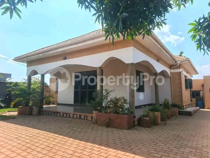 4 bedroom Bungalow Apartment for sale Namugongo road  Kampala Central Kampala Central - 3