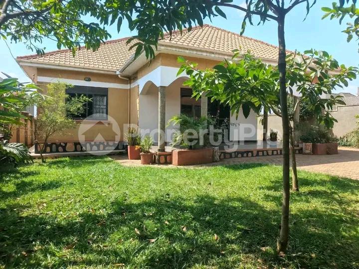 4 bedroom Bungalow Apartment for sale Namugongo road  Kampala Central Kampala Central - 1