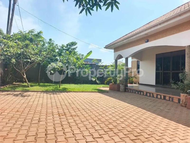 3 bedroom Villa for sale Seeta bajjo  Bajo Mukono Central - 4