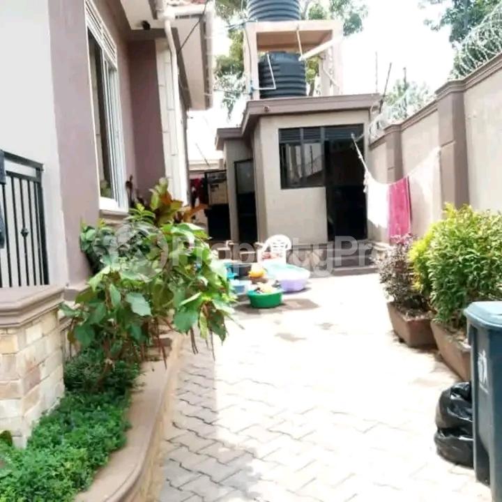4 bedroom Bungalow Apartment for sale Kira kasangati road  Kampala Central Kampala Central - 2
