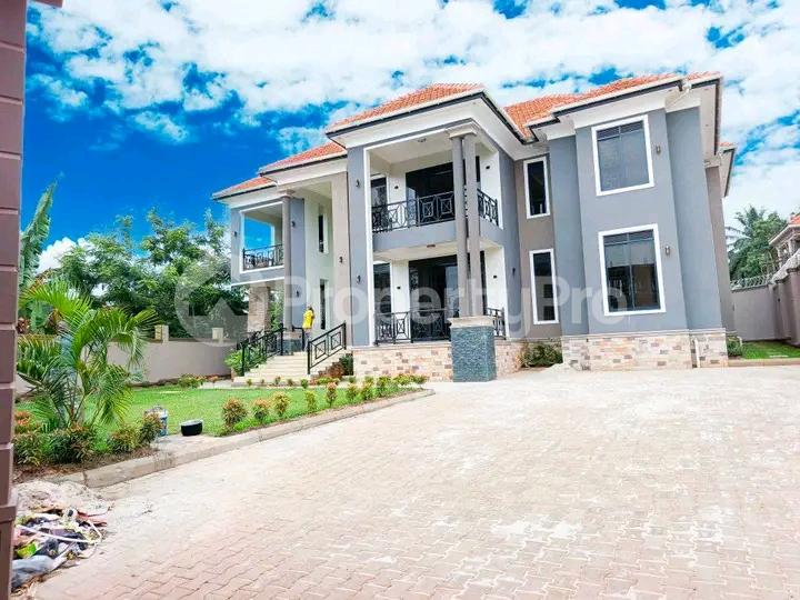 6 bedroom Apartment Block Apartment for sale Naalya road  Kampala Central - 9