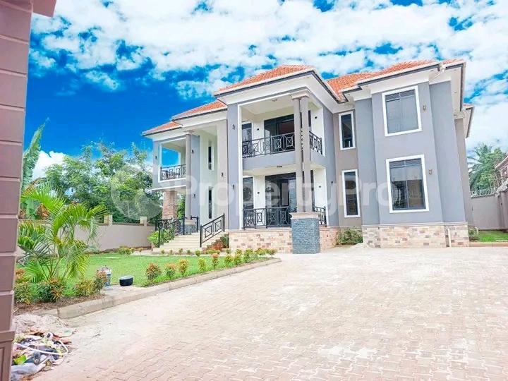 6 bedroom Apartment Block Apartment for sale Naalya road  Kampala Central - 11