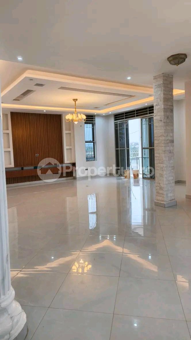 5 bedroom Apartment for sale Kira road  Kira Wakiso Central - 0