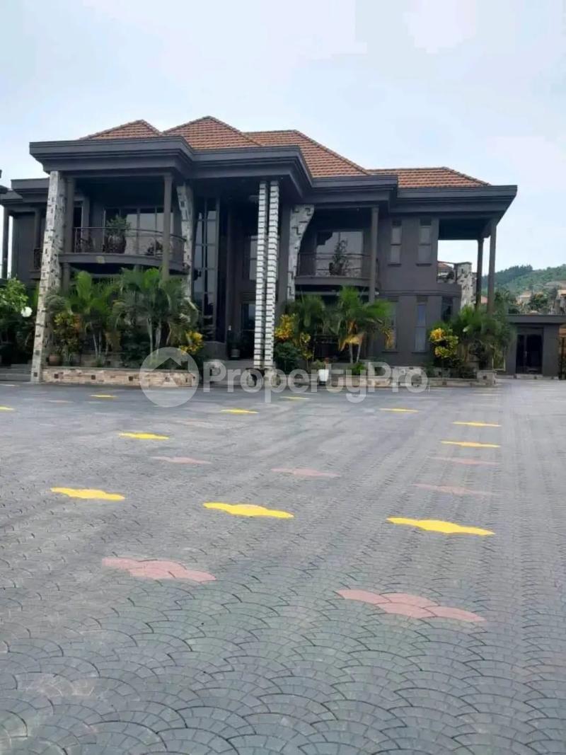 9 bedroom Villa for sale Lubowa Kampala Central Kampala Central - 3