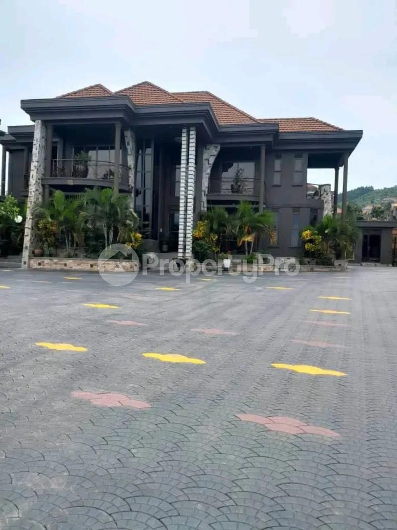 9 bedroom Villa for sale Lubowa Kampala Central Kampala Central - 1