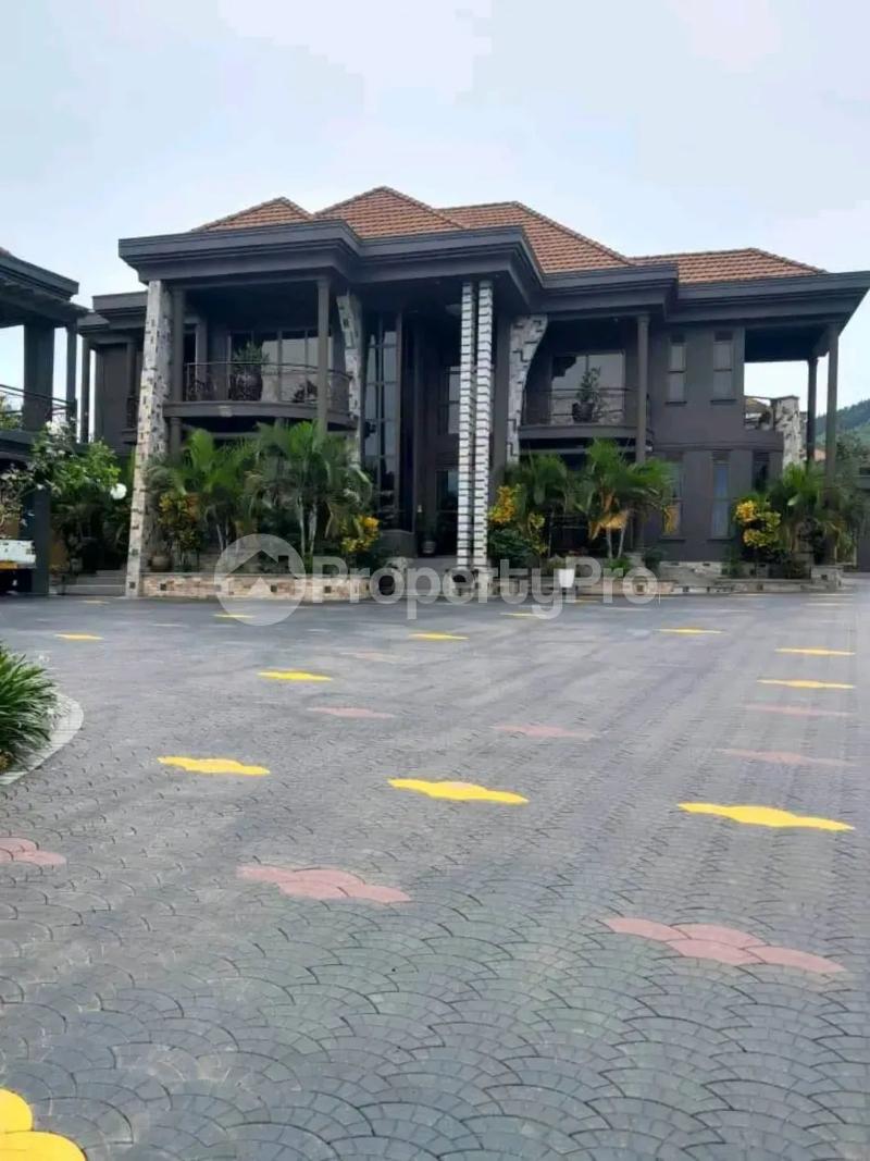 9 bedroom Villa for sale Lubowa Kampala Central Kampala Central - 5