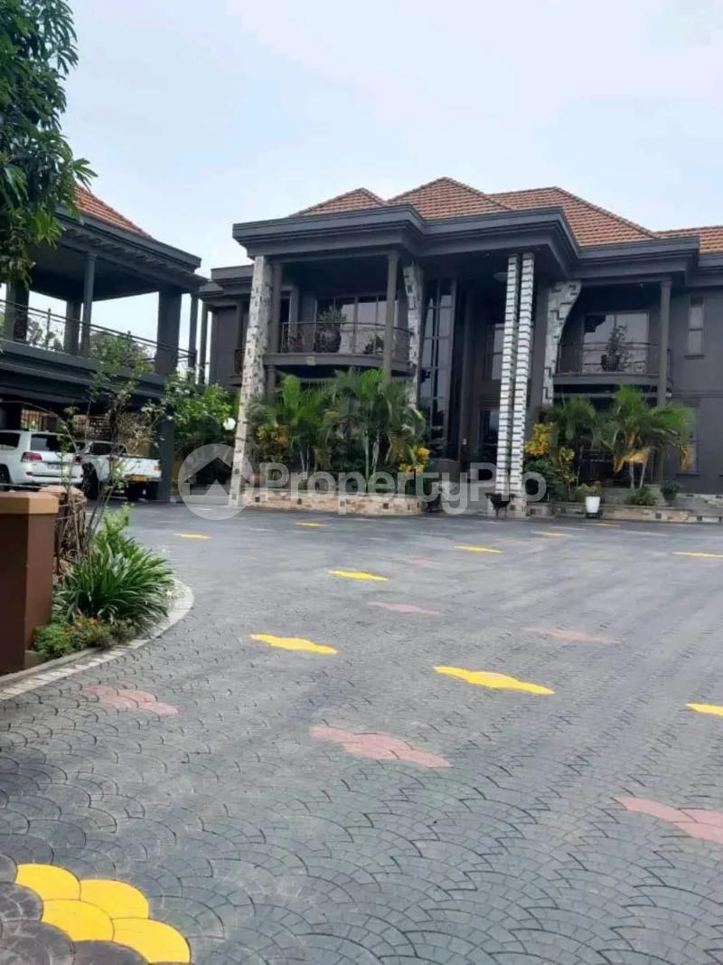9 bedroom Villa for sale Lubowa Kampala Central Kampala Central - 0
