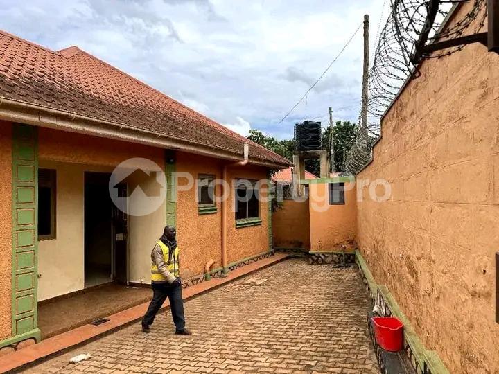 4 bedroom Bungalow Apartment for sale Kira road  Kira Wakiso Central - 2