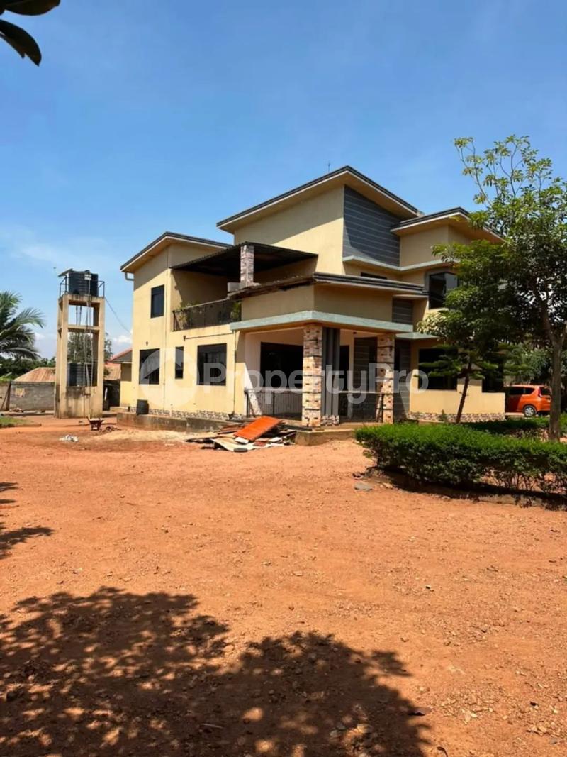 5 bedroom Villa for sale Gayaza road Kawempe Wakiso Central - 5