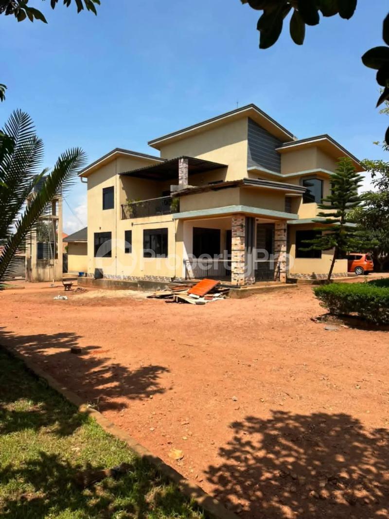 5 bedroom Villa for sale Gayaza road Kawempe Wakiso Central - 0