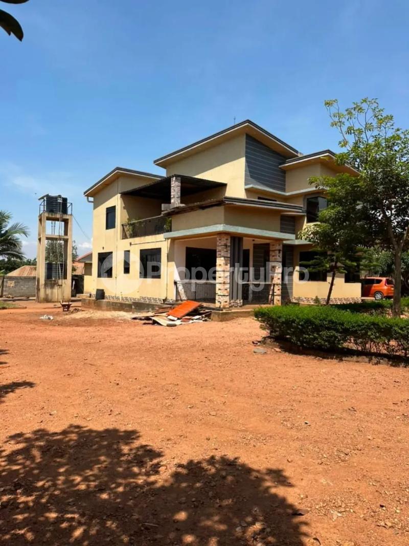 5 bedroom Villa for sale Gayaza road Kawempe Wakiso Central - 2