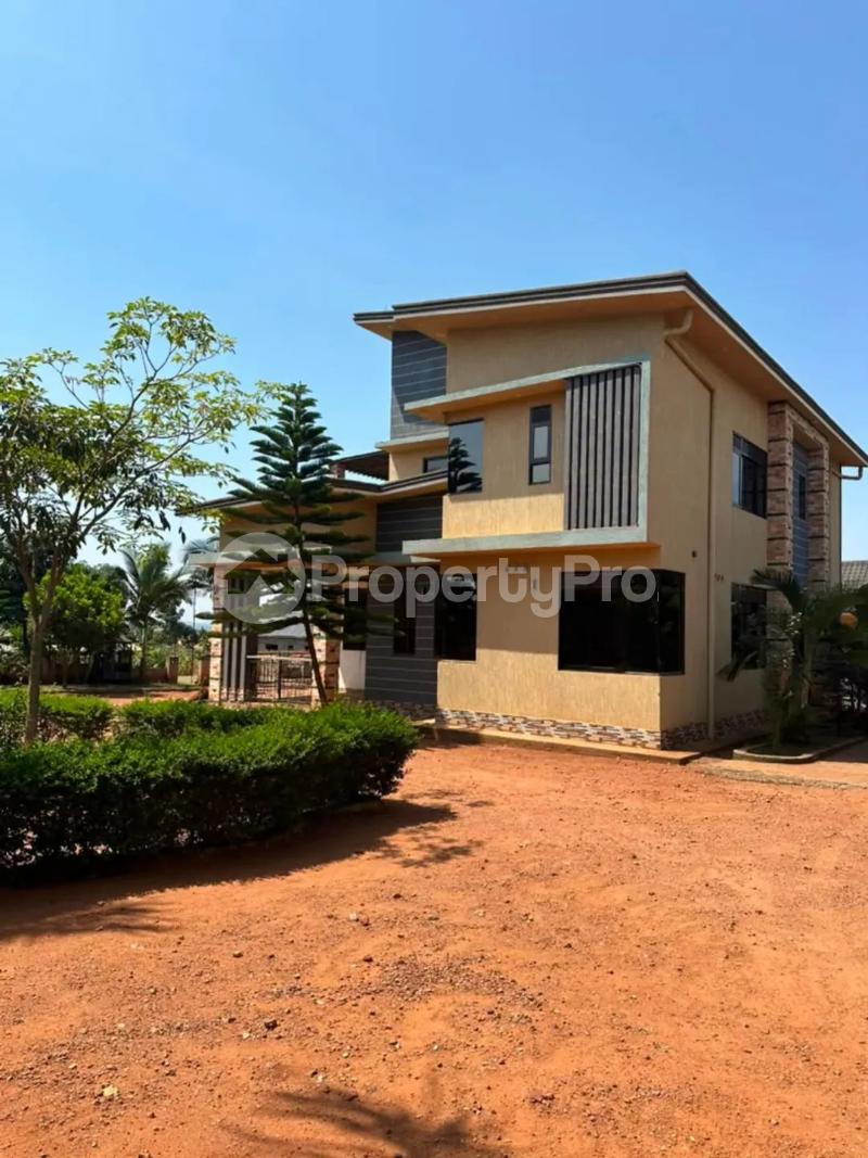 5 bedroom Villa for sale Gayaza road Kawempe Wakiso Central - 6