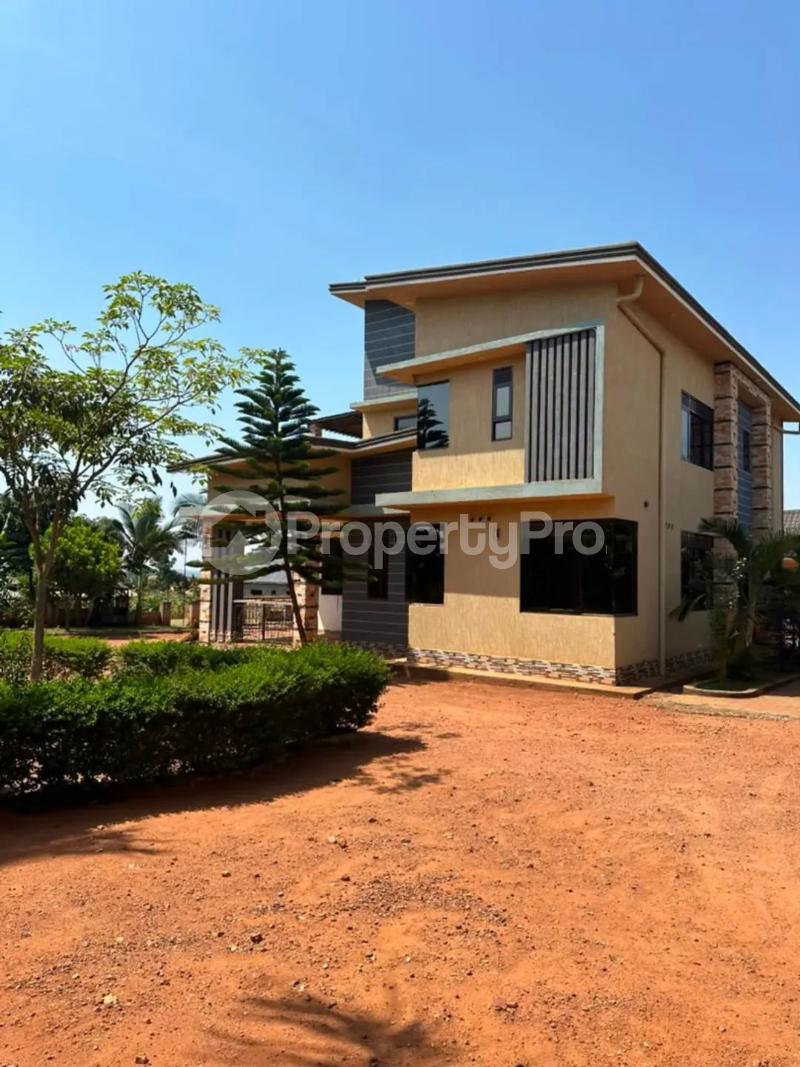 5 bedroom Villa for sale Gayaza road Kawempe Wakiso Central - 4