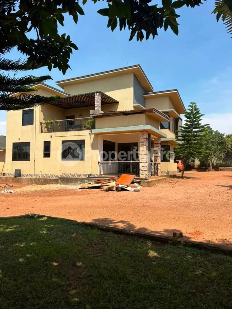 5 bedroom Villa for sale Gayaza road Kawempe Wakiso Central - 1