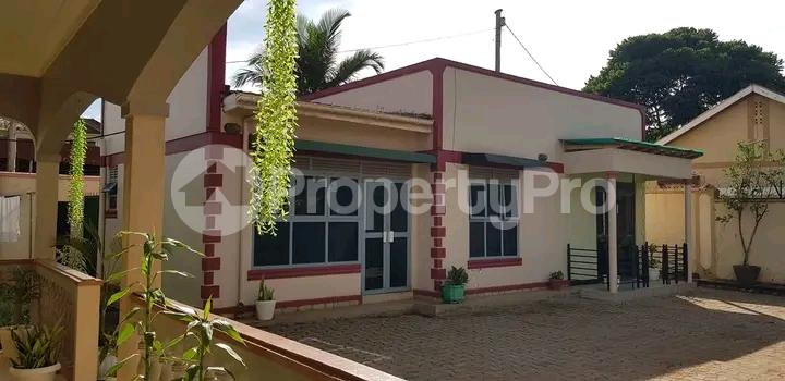 4 bedroom Bungalow Apartment for sale Kyaliwajjala  Kampala Central Kampala Central - 2