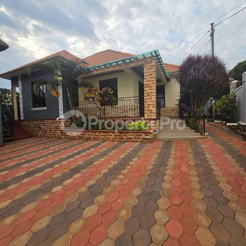 3 bedroom Villa for sale Kitende Entebbe road kitovu  Katabi Wakiso Central - 0