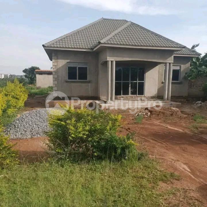 3 bedroom Bungalow Apartment for sale Busukuma  Kira Wakiso Central - 0