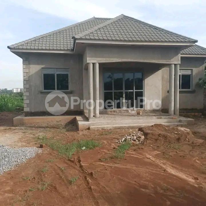 3 bedroom Bungalow Apartment for sale Busukuma  Kira Wakiso Central - 2
