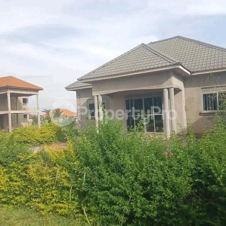 3 bedroom Bungalow Apartment for sale Busukuma  Kira Wakiso Central - 1