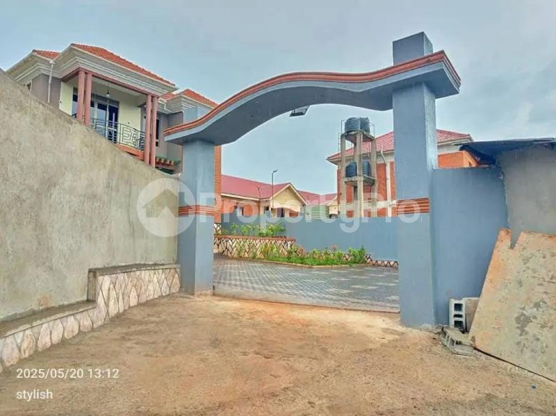 4 bedroom Villa for sale Seguku katale Entebbe road  Kampala Central Kampala Central - 3