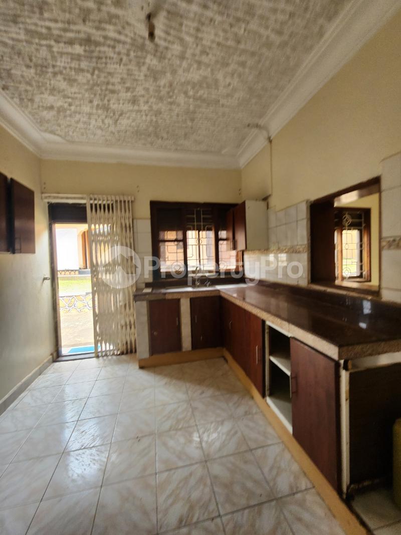 4 bedroom Villa for rent Kironde road  Makindye Kampala Central - 5