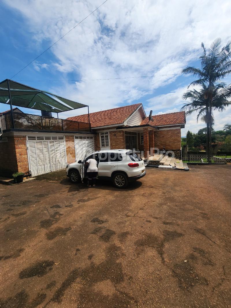6 bedroom Villa for rent Mitaala road  Kansanga Kampala Central - 1