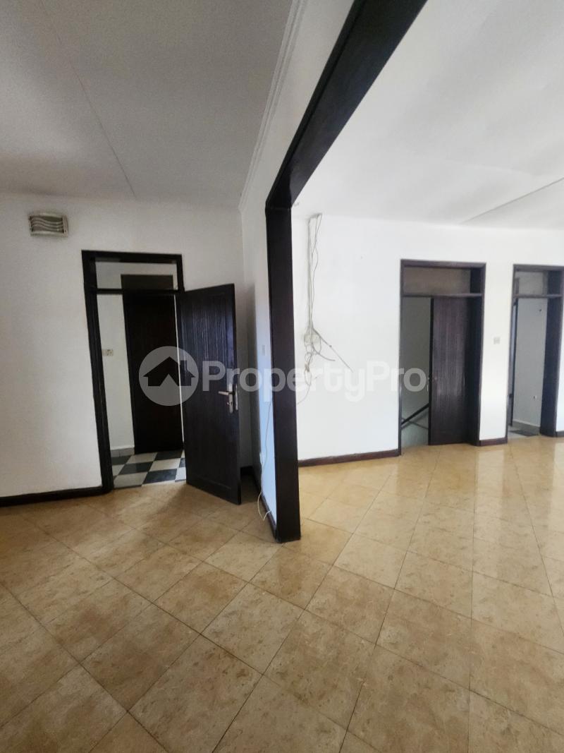 6 bedroom Villa for rent Mitaala road  Kansanga Kampala Central - 6