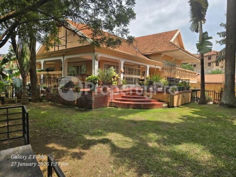 6 bedroom Villa for sale Kansanga gabba road Kampala Central Kampala Central - 1