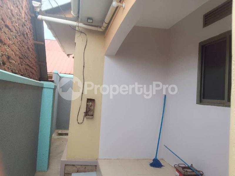 2 bedroom Bungalow Apartment for rent Gayaza road Wakiso Central - 12