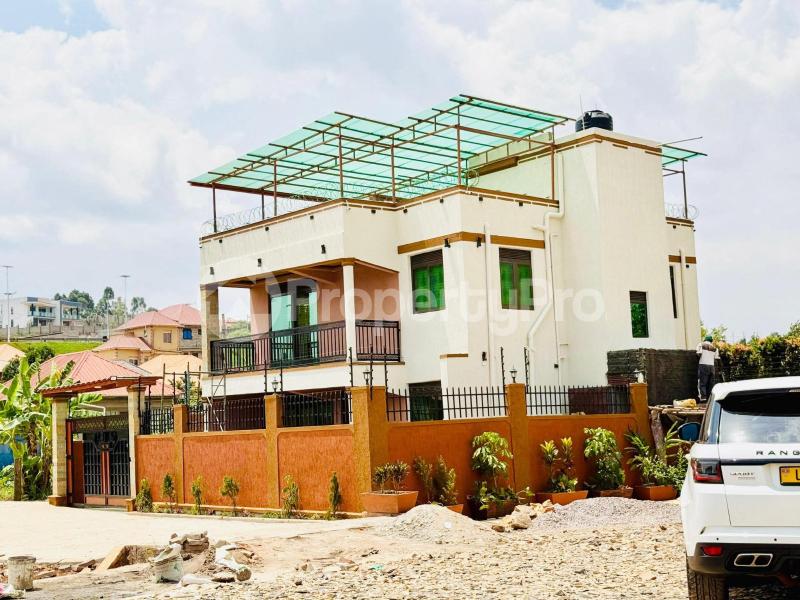 3 bedroom Villa for sale Kigo munyonyo road  Kampala Central Kampala Central - 0