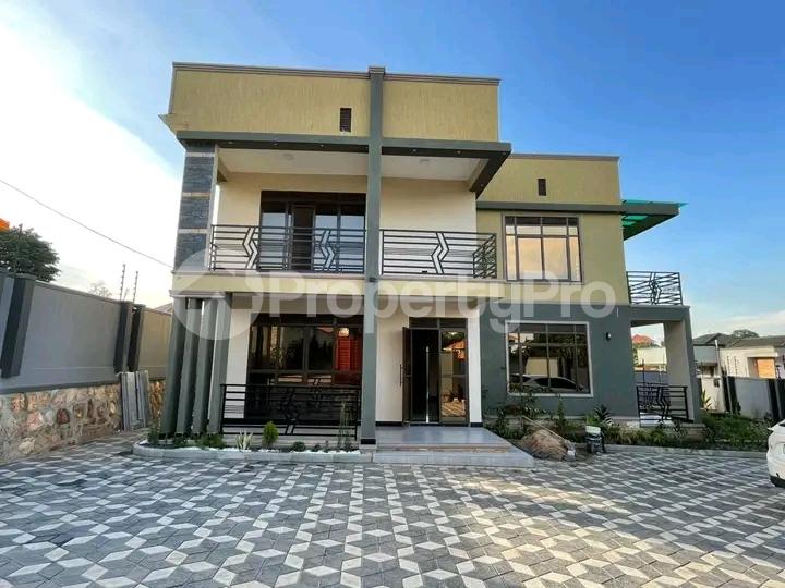 6 bedroom Bungalow Apartment for sale Kyanja road  Kampala Central Kampala Central