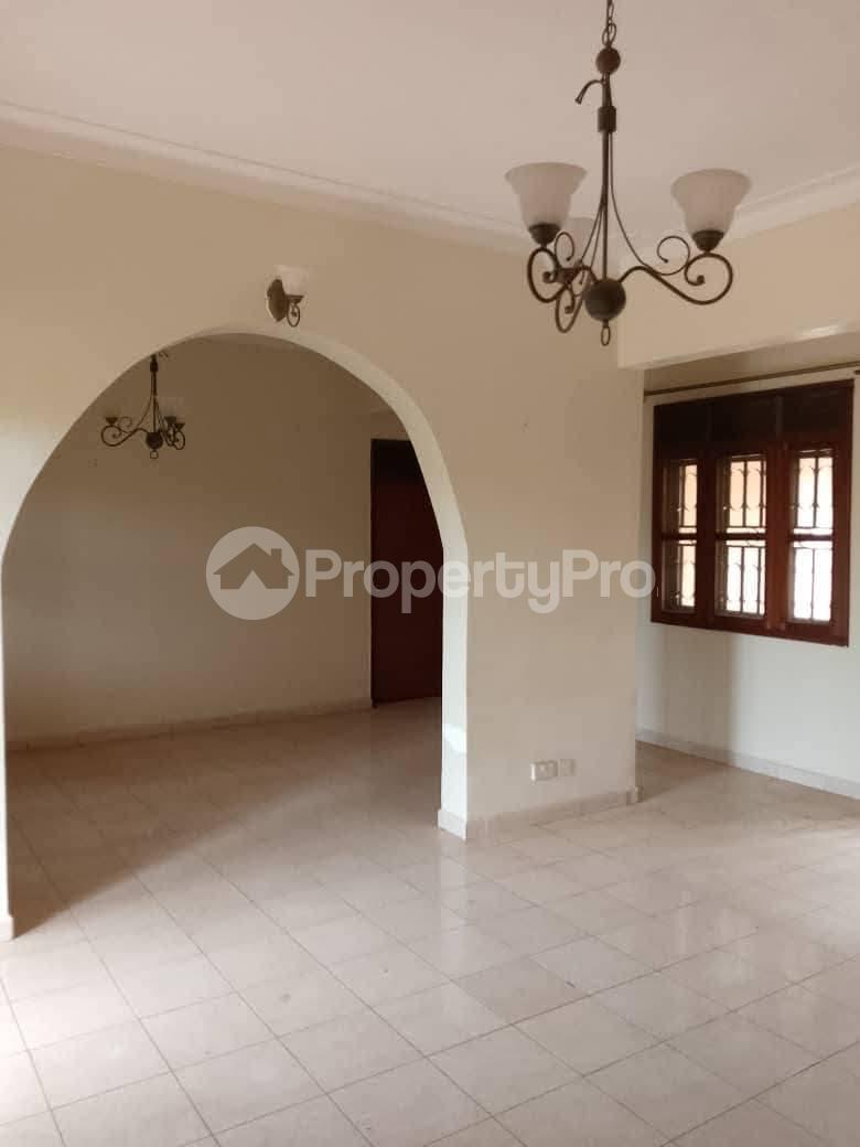 4 bedroom Bungalow Apartment for rent Kirinya road Wakiso Central - 3
