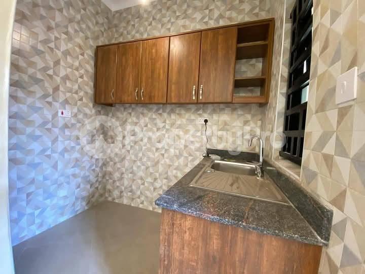 1 bedroom mini flat  Bungalow Apartment for rent Kisaasi road  Kisaasi Kampala Central - 4