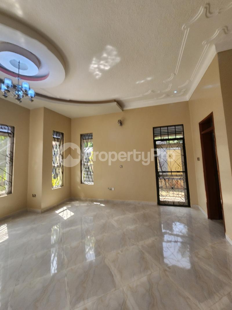 4 bedroom Villa for sale Kitende  Ssabagado-Makindye Wakiso Central - 4