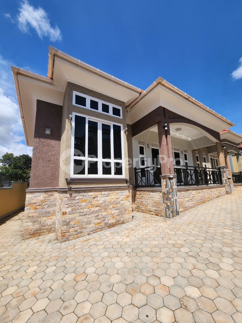 4 bedroom Villa for sale Kitende  Ssabagado-Makindye Wakiso Central - 0