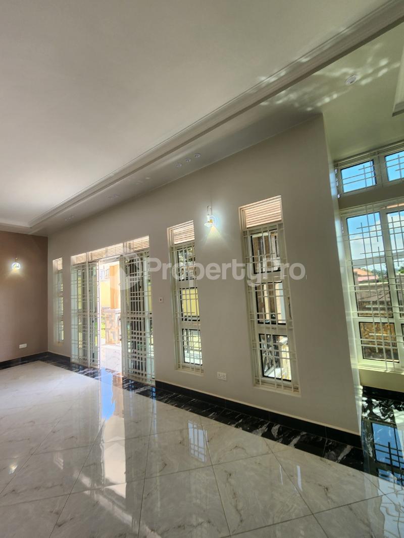 4 bedroom Villa for sale Kitende  Ssabagado-Makindye Wakiso Central - 1