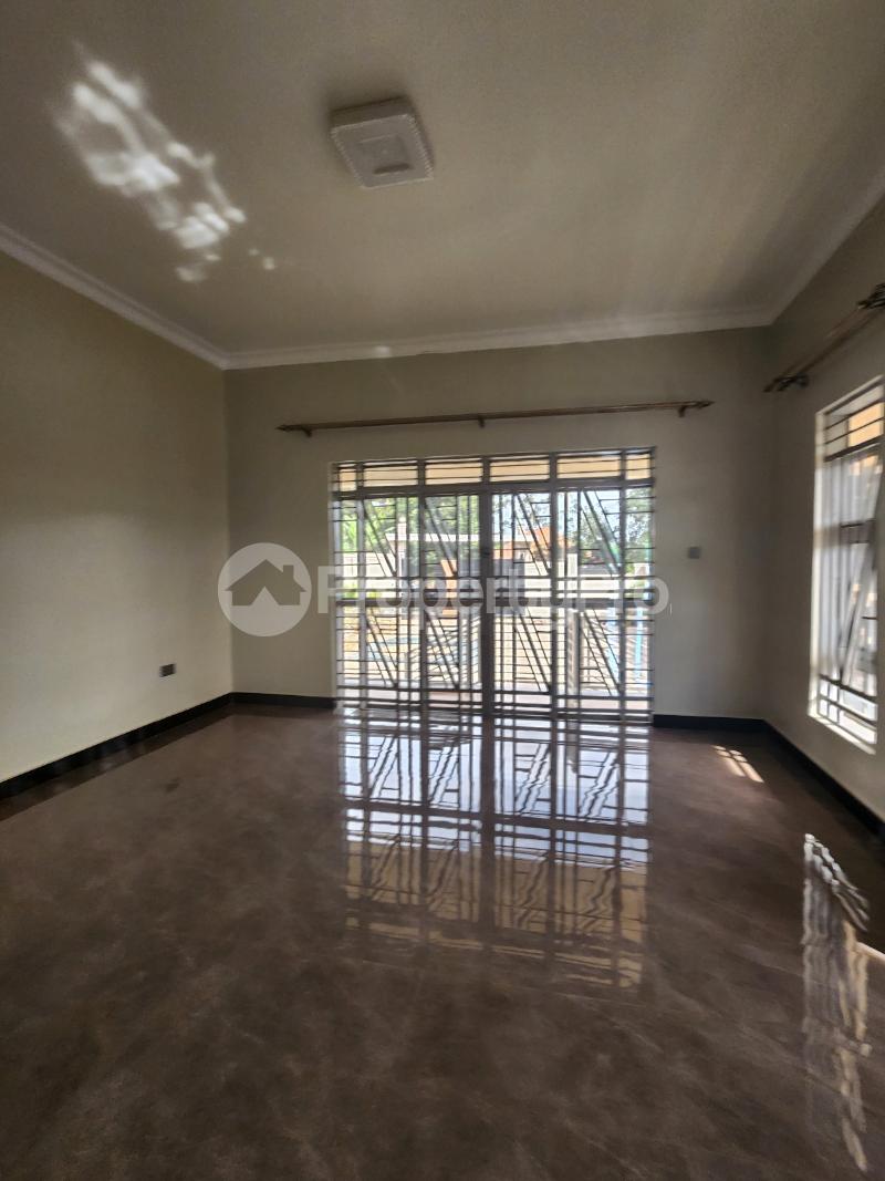 3 bedroom Villa for sale Entebbe road Ssabagado-Makindye Wakiso Central - 1