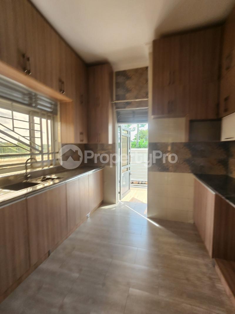 3 bedroom Villa for sale Entebbe road Ssabagado-Makindye Wakiso Central - 2