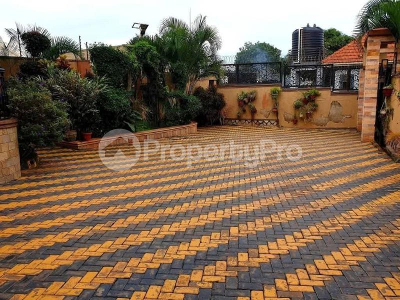 6 bedroom Bungalow Apartment for rent Kiwaatule road Kampala Central - 3