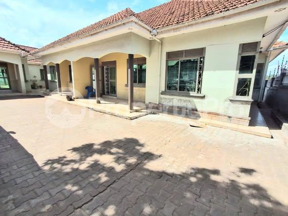 2 bedroom Bungalow Apartment for rent Kiwaatule road Kampala Central - 2