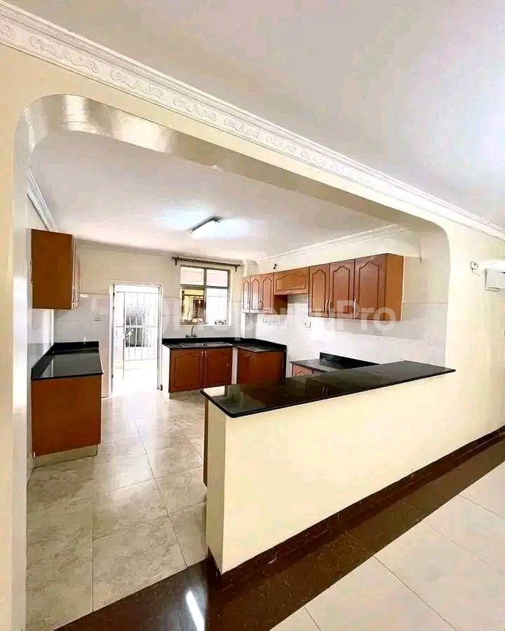 3 bedroom Apartment Block Apartment for rent Kiwaatule road Wakiso Central - 5